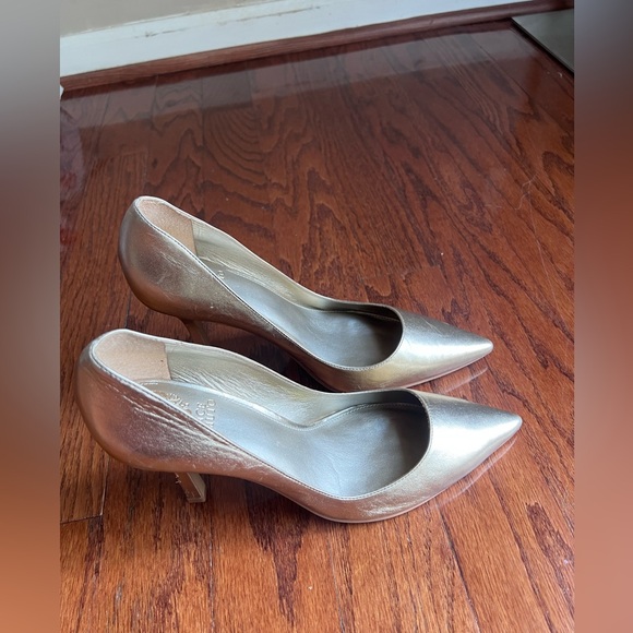 Brand New Vince Camuto Metallic Silver Pointed-Toe Pumps - Picture 4 of 6